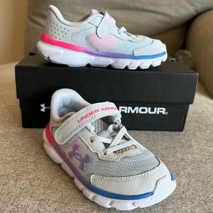 NWOT Under Armour Velcro toddler shoes - Infant sneakers size 7C
